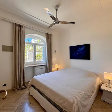 Rooftop Belvedere Apartment *
